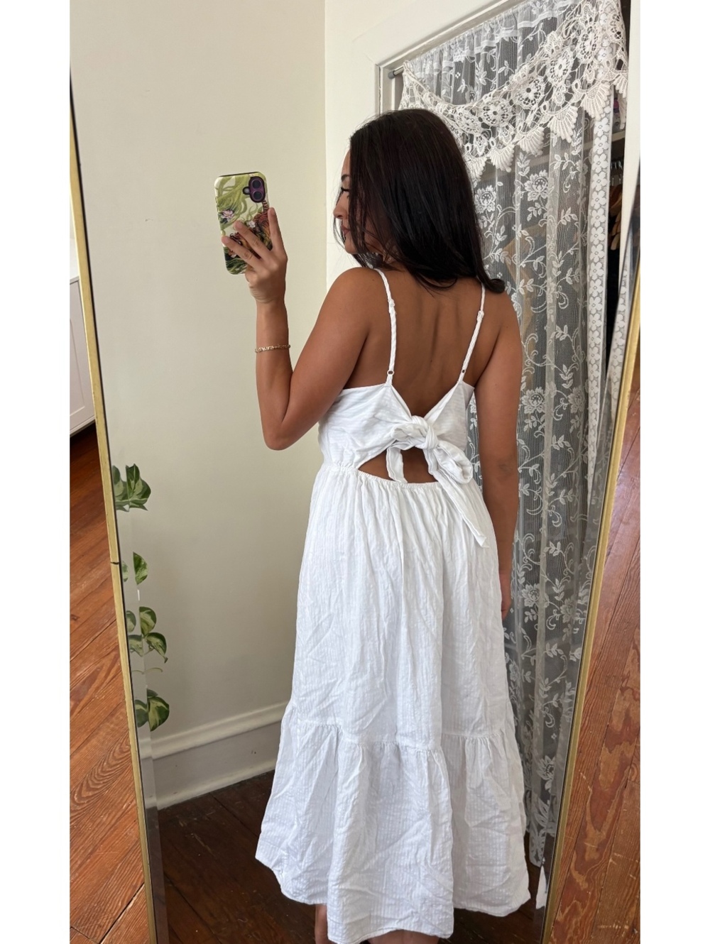 the cutesttt open-back white flowy dress
